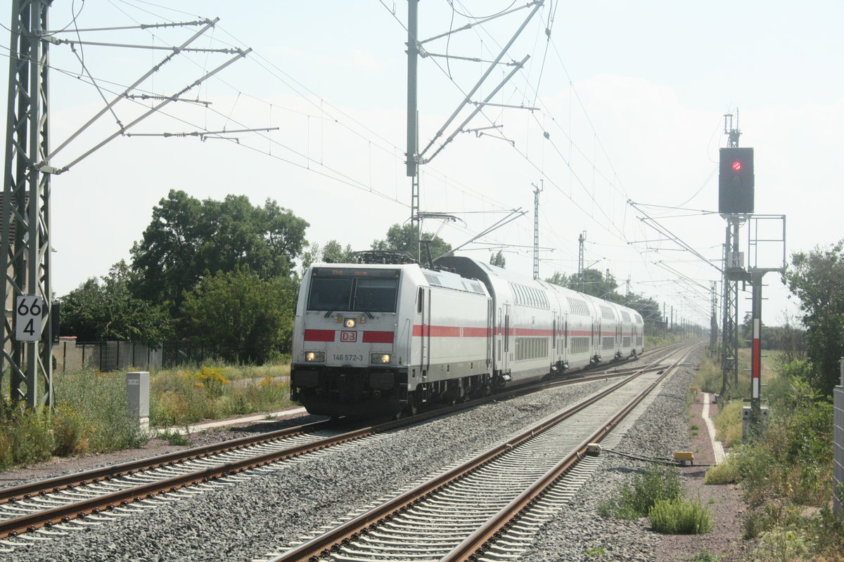 146 572 mit ihrer IC2 Garnitur bei der Durchfahrt in Stumsdorf am 11.8.20