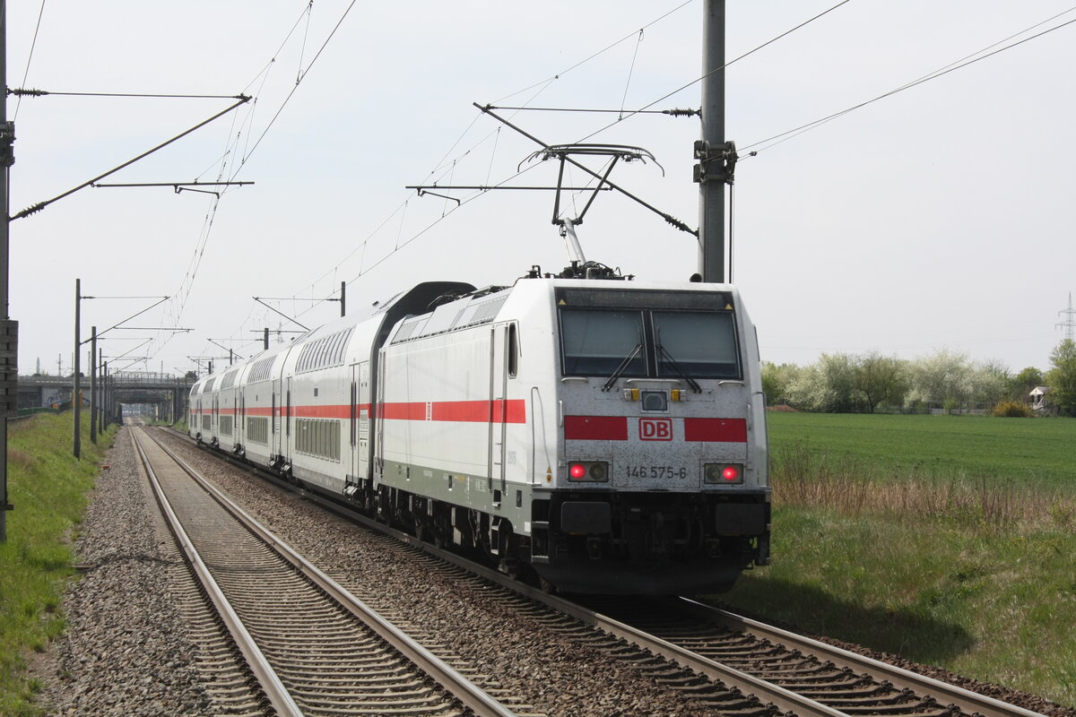 146 575 bei der Durchfahrt in Zberitz am 29.4.22