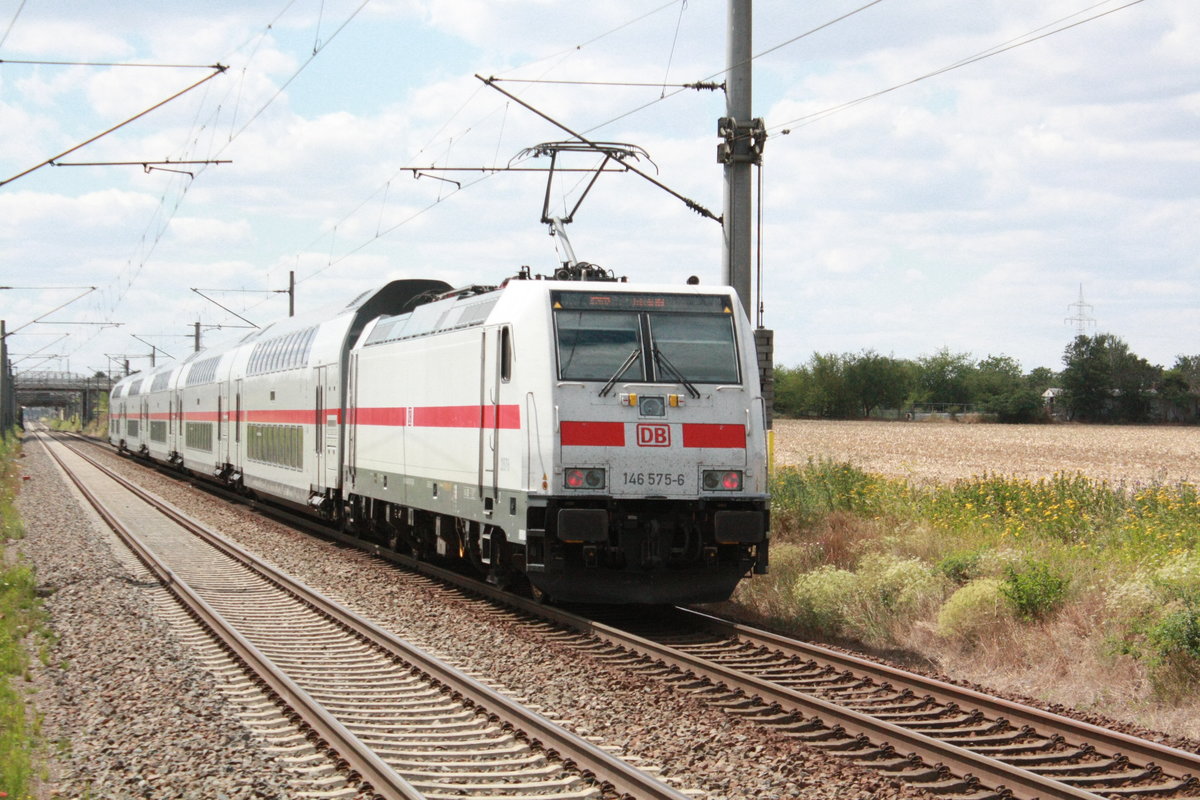 146 575 mit ihrer IC2 Garnitur bei der durchfahrt in Zberitz am 22.7.20