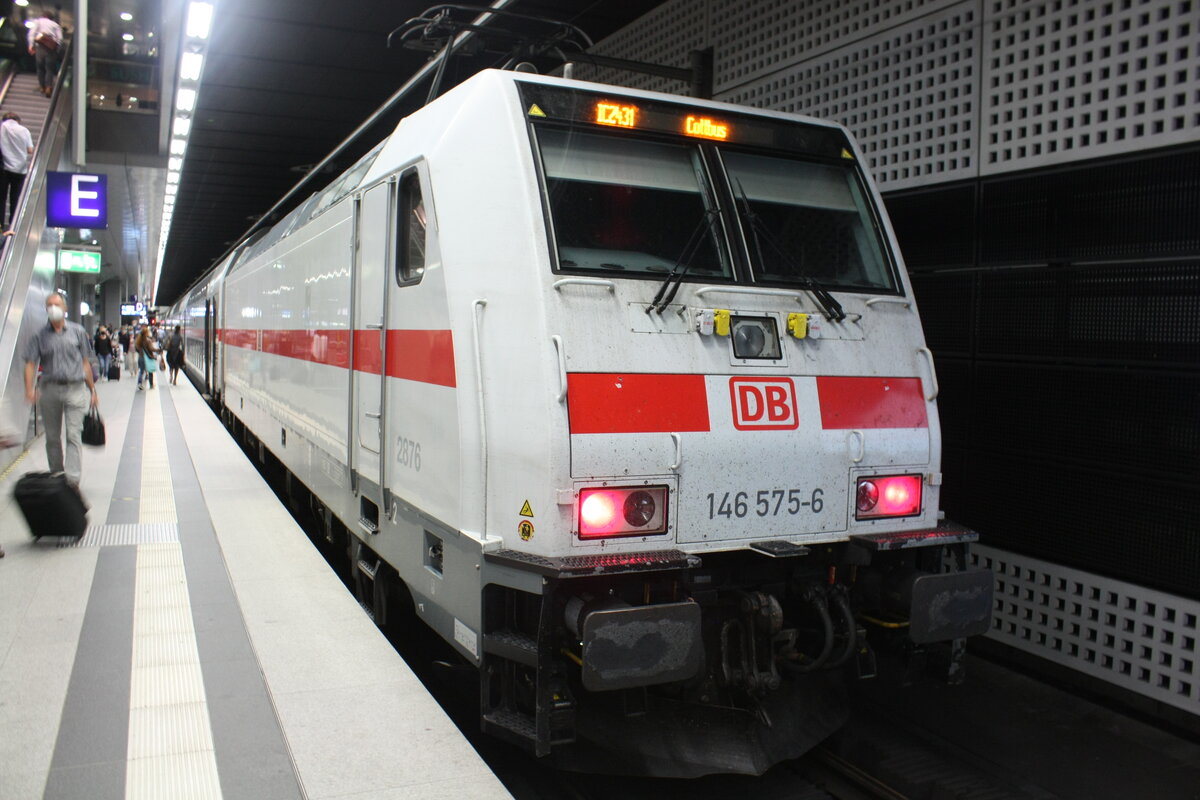 146 575 mit Ziel Cottbus im Bahnhof Berlin Hbf (Tief) am 2.8.21