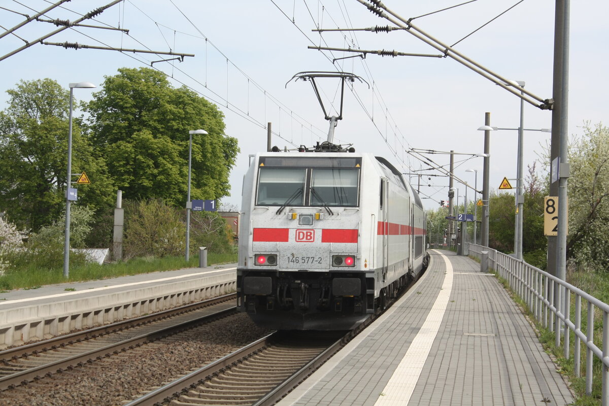 146 577 bei der Durchfahrt in Zberitz am 29.4.22