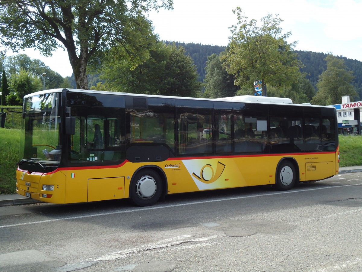 (146'444) - CarPostal Ouest - NE 73'693 - MAN/Gppel am 18. August 2013 in Les Brenets, Parc des Pargots