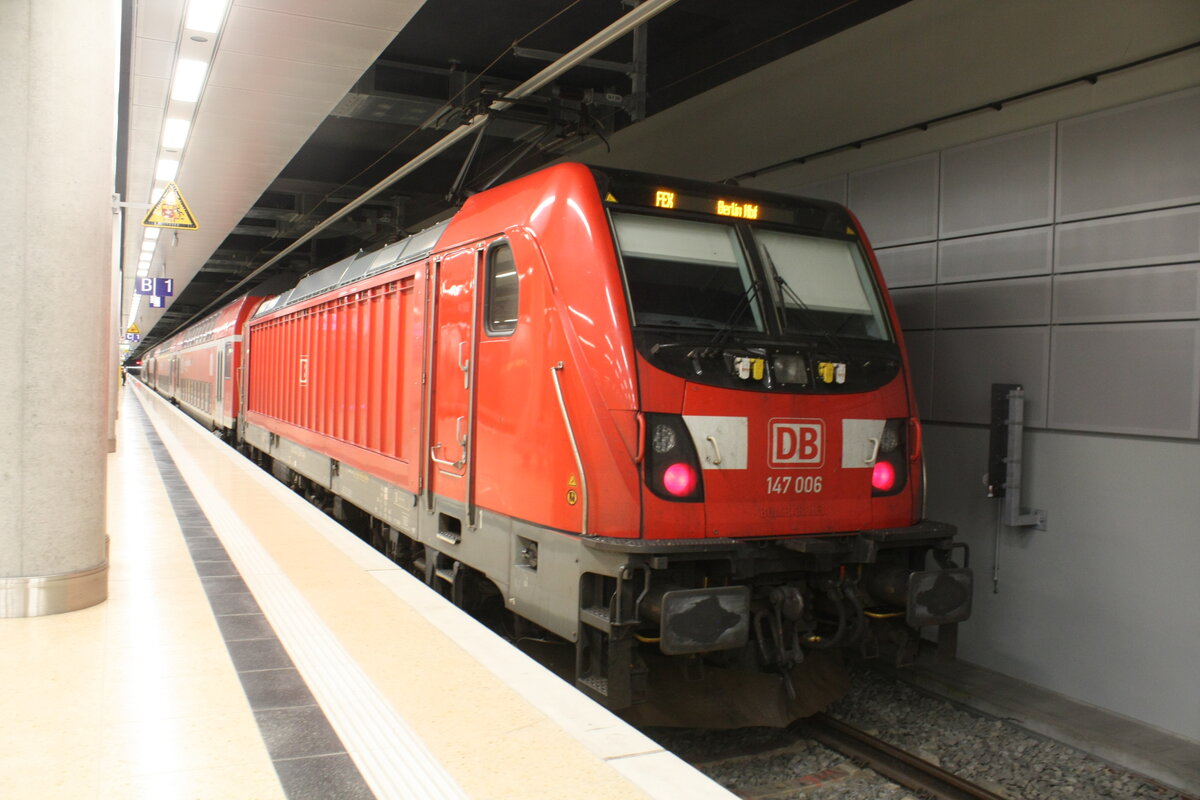 147 006 im Bahnhof Berlin BER Terminal 1-2 am 5.8.21