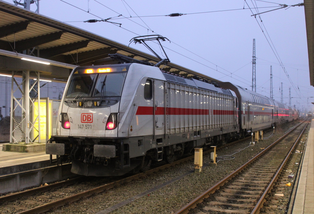 147 571 mit IC 2175(Rostock-Dresden)am Morgen des 18.01.2026 im Rostocker Hbf.