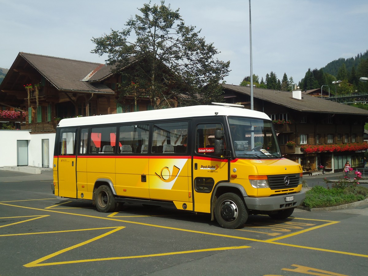 (147'383) - Kbli, Gstaad - Nr. 8/BE 305'545 - Mercedes/Kusters am 28. September 2013 beim Bahnhof Gstaad