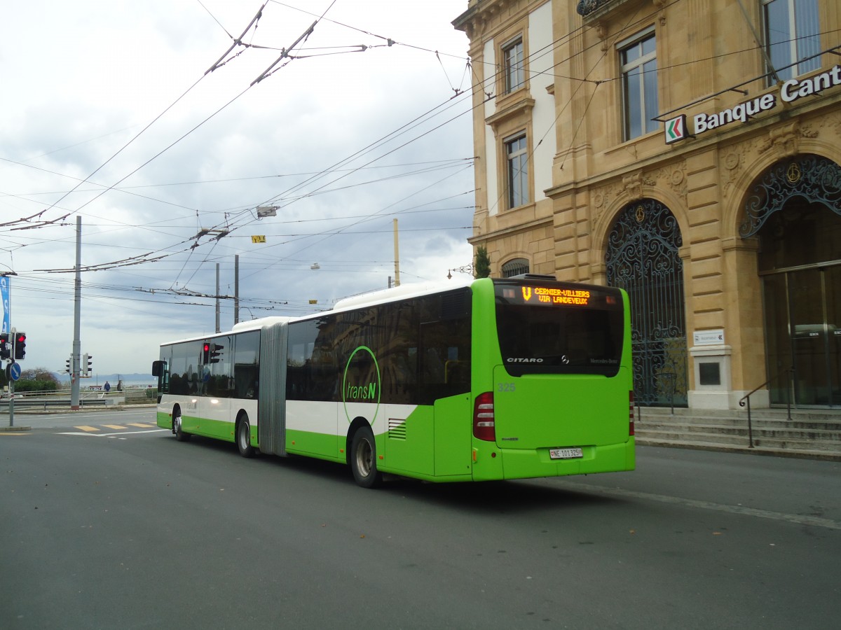 (148'008) - transN, La Chaux-de-Fonds - Nr. 325/NE 101'325 - Mercedes am 8. November 2013 in Neuchtel, Place Pury