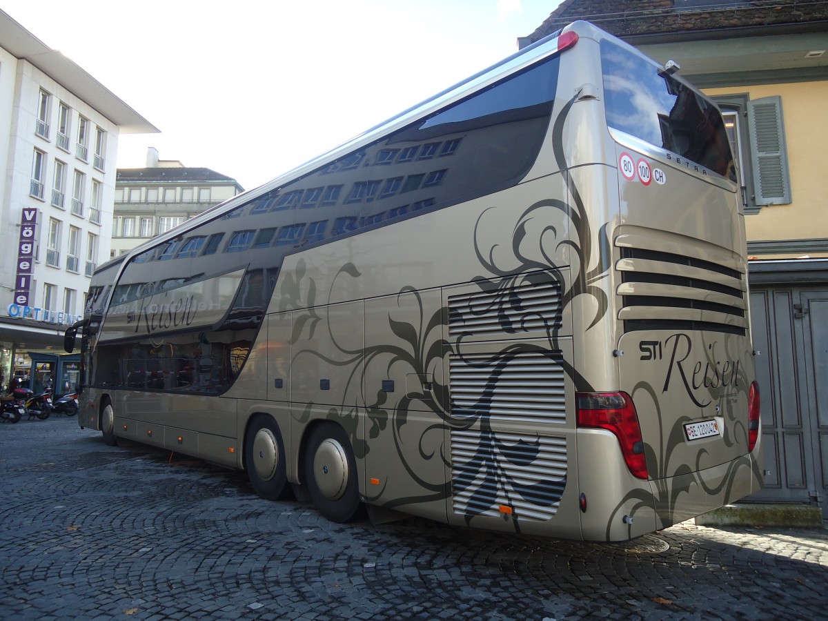 (148'018) - STI Thun - Nr. 42/BE 120'042 - Setra am 9. November 2013 in Thun, Waisenhausplatz