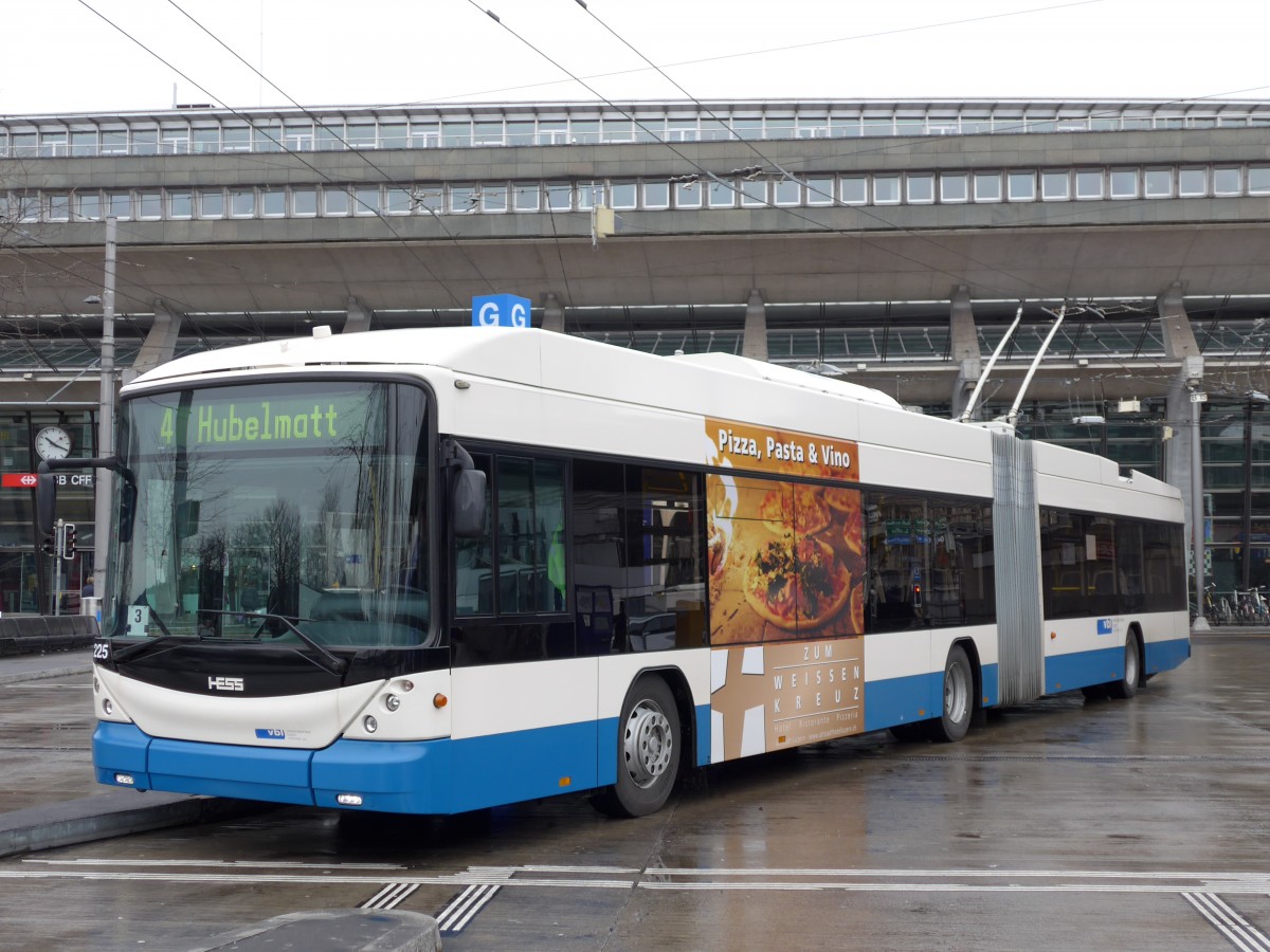 (148'879) - VBL Luzern - Nr. 225 - Hess/Hess Gelenktrolleybus am 16. Februar 2014 beim Bahnhof Luzern