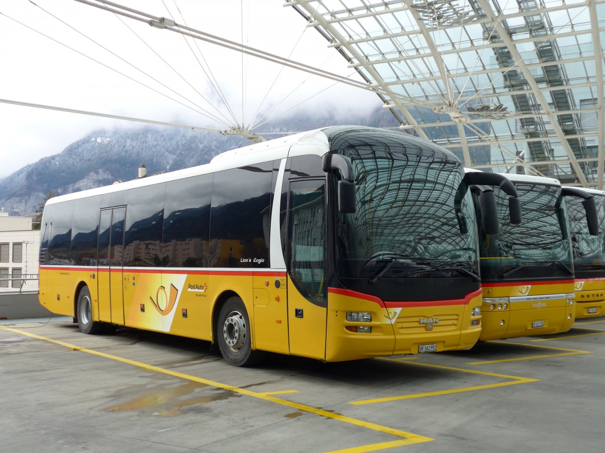 (149'105) - PostAuto Graubnden - GR 162'992 - MAN am 1. Mrz 2014 in Chur, Postautostation