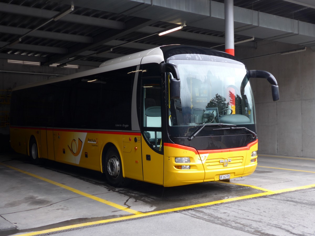 (149'116) - PostAuto Graubnden - GR 162'995 - MAN am 1. Mrz 2014 in Chur, Garage