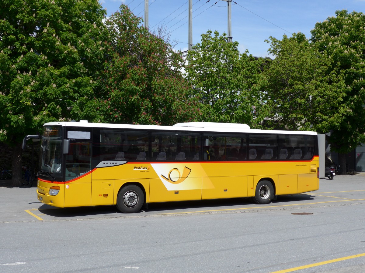 (149'671) - PostAuto Wallis - VS 403'660 - Setra am 20. April 2014 beim Bahnhof Brig