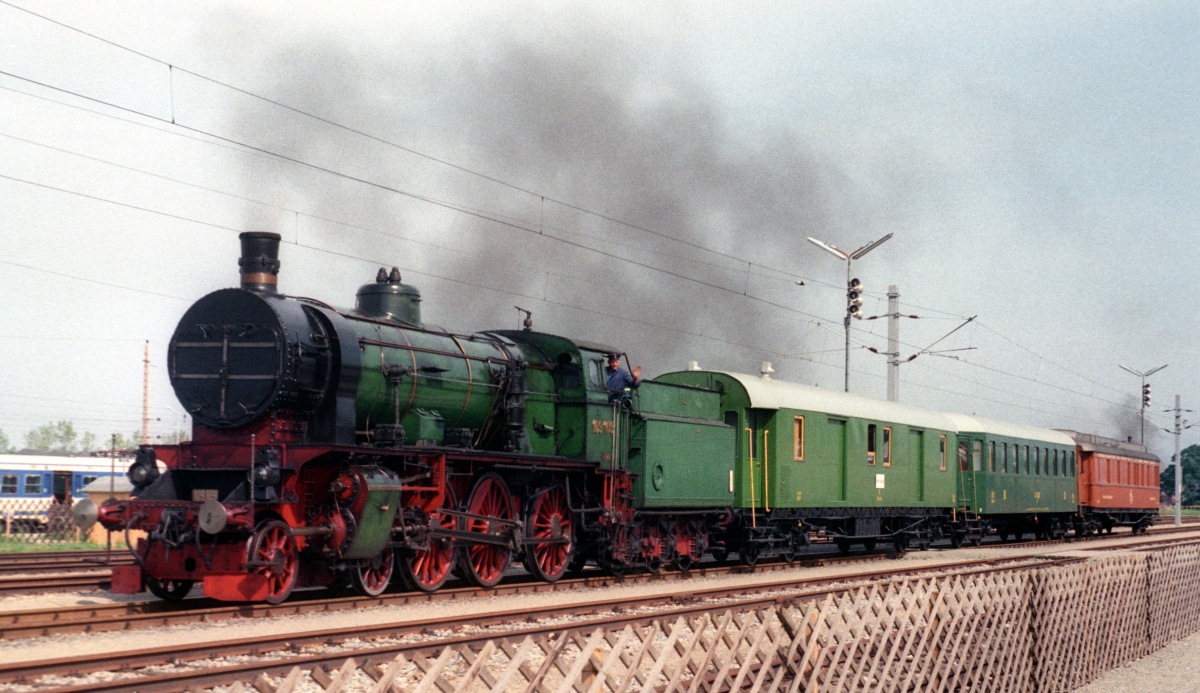 150 Jahre Eisenbahn in Österreich: MAV 302.610 Strasshof 12.09.1987