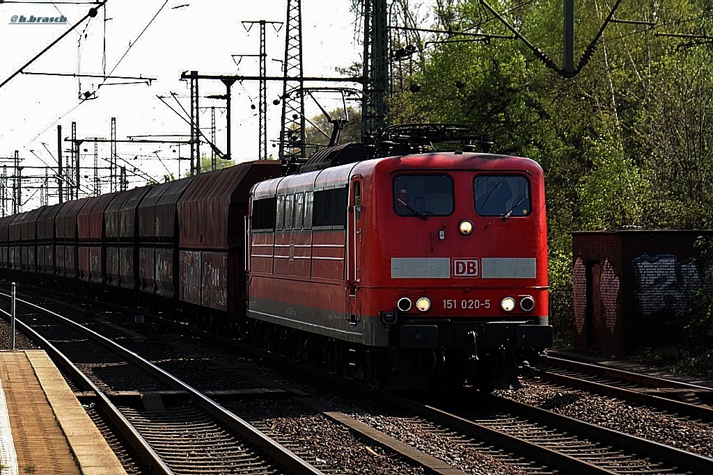 151 020-5 ist mit einen leeren ganzzug durch hh-harburg gefahren,datum 01.08.14