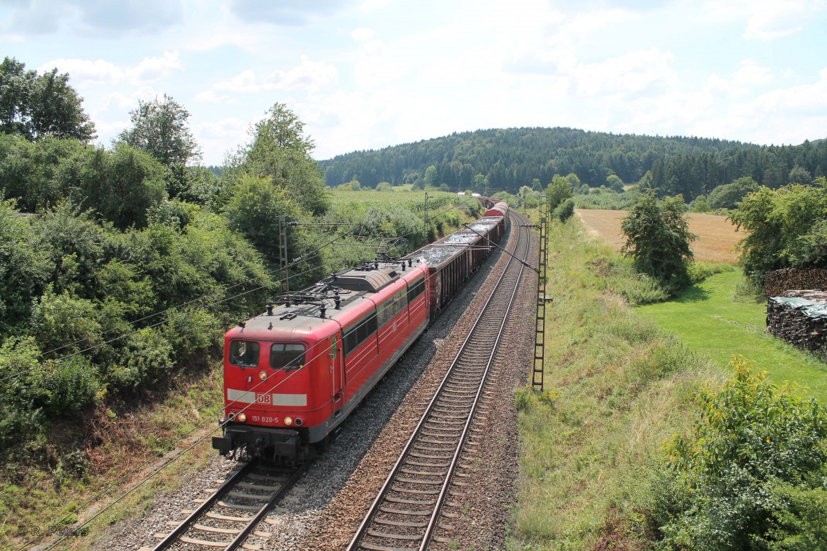 151 020-5 zieht ein gemischten Gz an Dettenhofen vorbei. 23.07.14