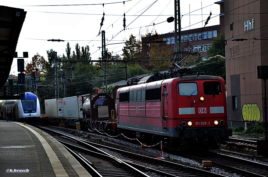 151 026-2 zog einen containerzug am 24.10.14 durch hh-harburg