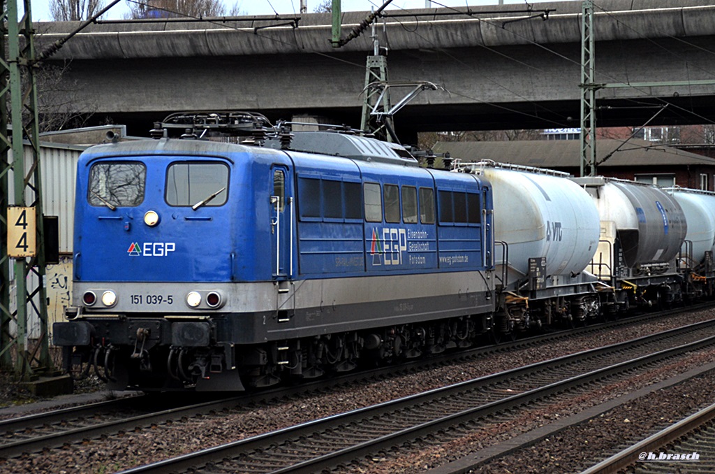 151 039-5 fuhr mit einen ganzzug durch hh-harburg,06.03.15 