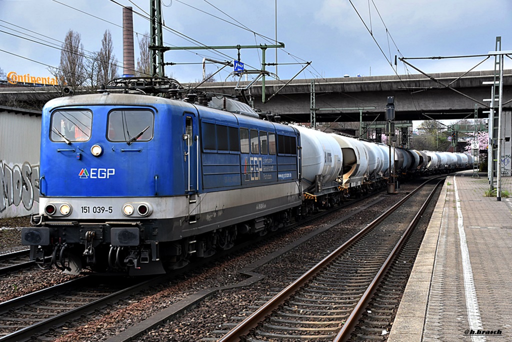 151 039-5 ist mit einen mischer durch hh-harburg,gefahren,08.04.16