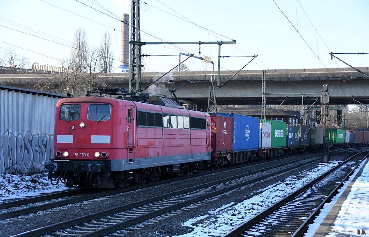 151 053-6 ist mit einen containerzug durch hh-harburg gefahren,13.02.21