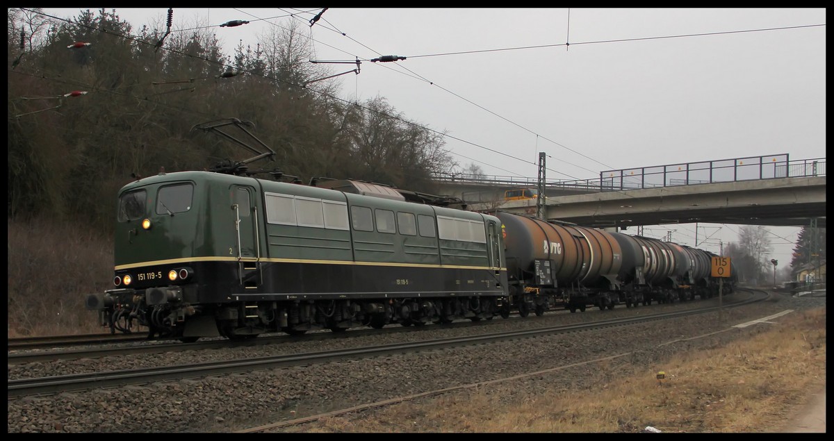 151 119 der BayernBahn mit Kesselwagenzug am 09.02.17 in Götzenhof