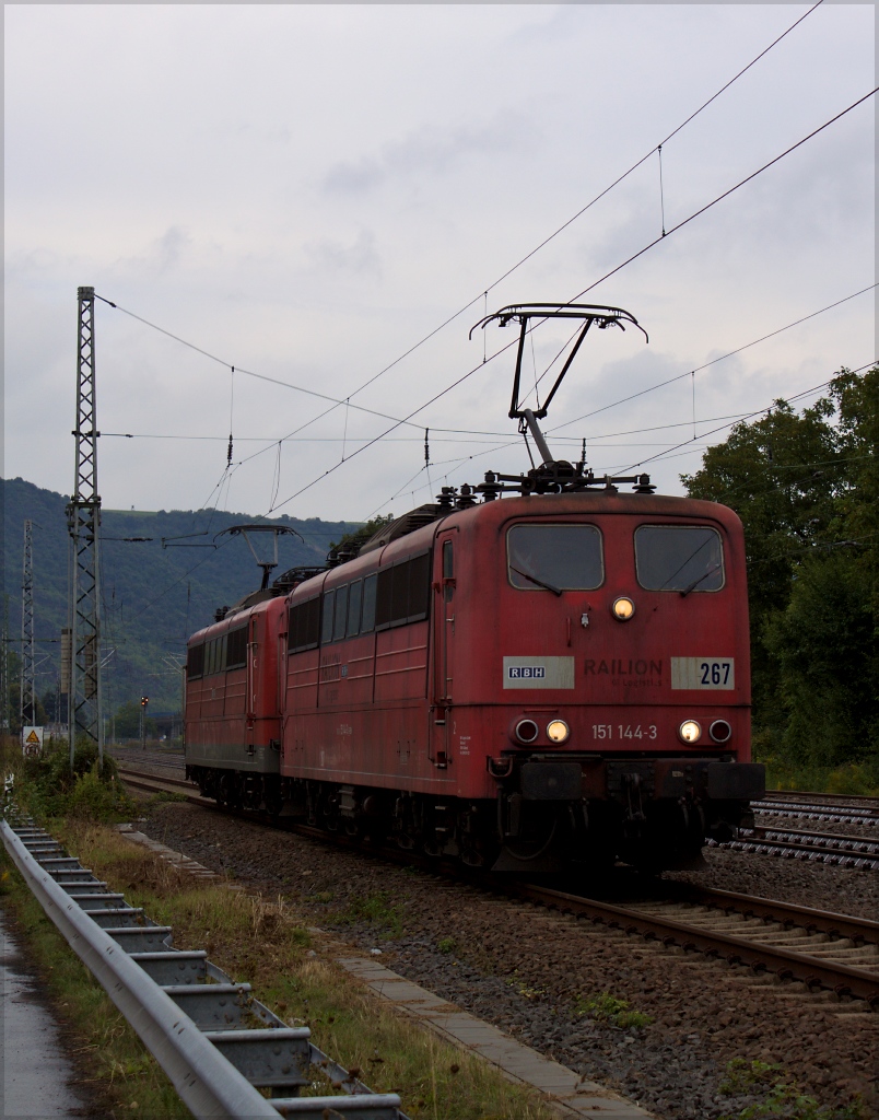 151 144 (RBH 267) und 151 004 (RBH 268) am 12.09.13 in Boppard Fellen