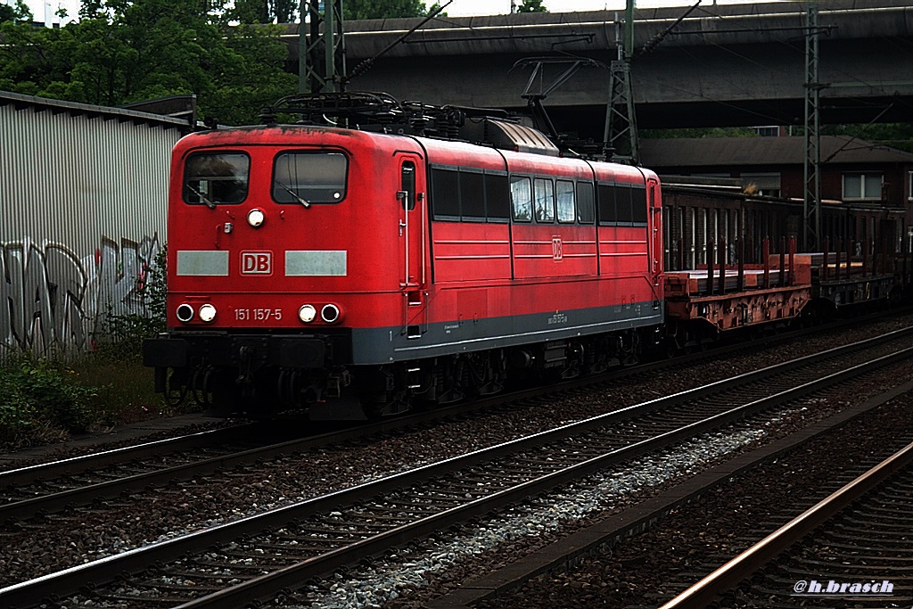 151 157-5 ist mit einen gemischten güterzug am 27.06.14 durch hh-harburg gefahren