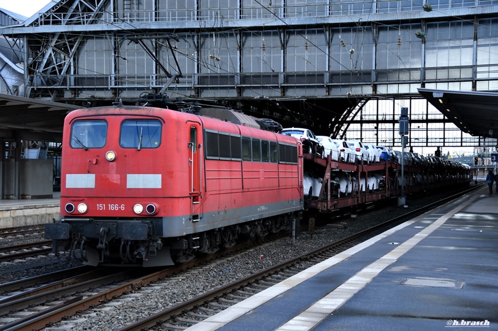 151 166-6 fuhr mit einen autozug durch bremen,19.03.19