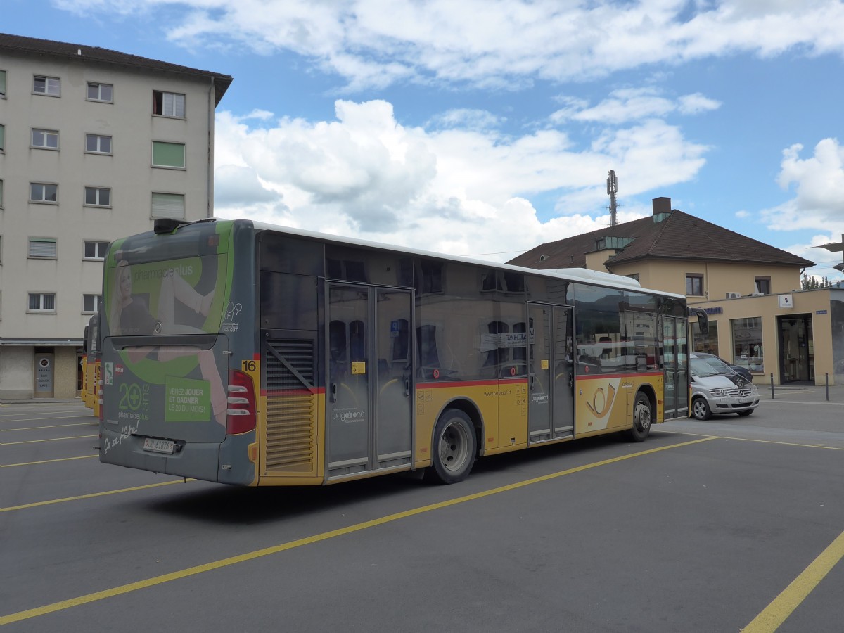 (151'057) - CarPostal Ouest - Nr. 16/JU 61'876 - Mercedes am 29. Mai 2014 in Delmont, Place de la Poste