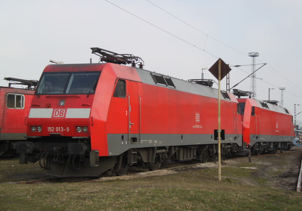 152 013-9+152 121-0 abgestellt im BW Leipzig-Engelsdorf.08.03.2014