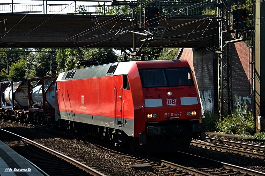 152 014-7 zog einen kastenzug durch hh-harburg,datum 28.08.14