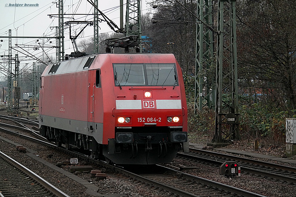 152 064-2 fuhr solo am 22.11.13 durch hh-harburg