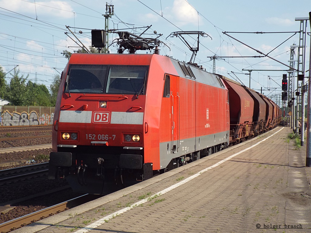 152 066-7 fuhr mit einen ganzzug am 17.08.13 durch hh-harburg