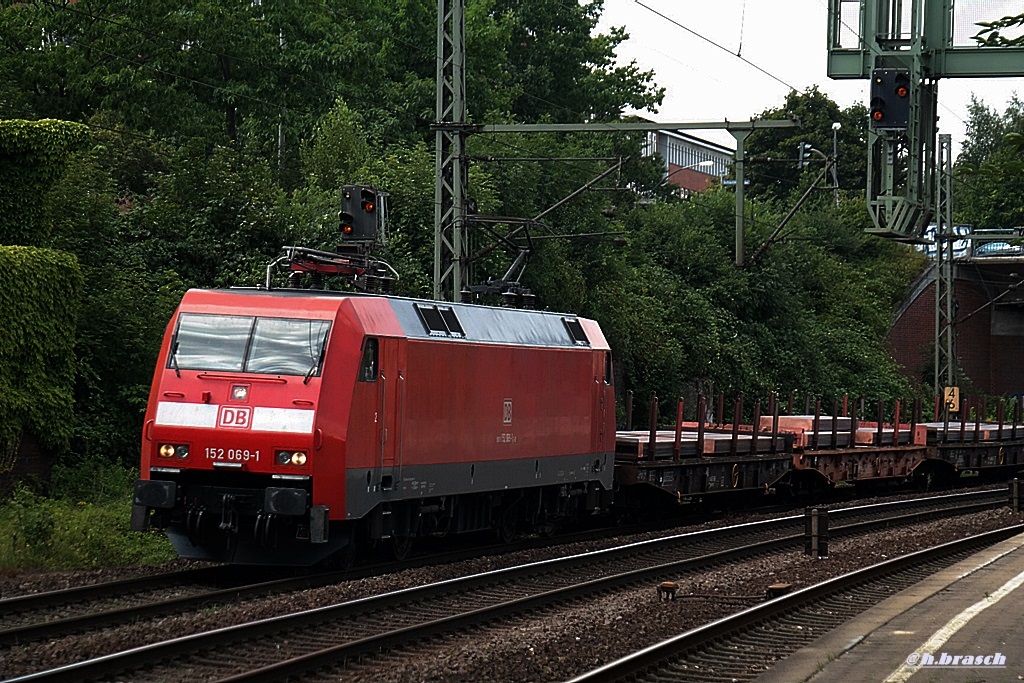 152 069-1 zog einen stahlzug am 01.08.14 durch hh-harburg