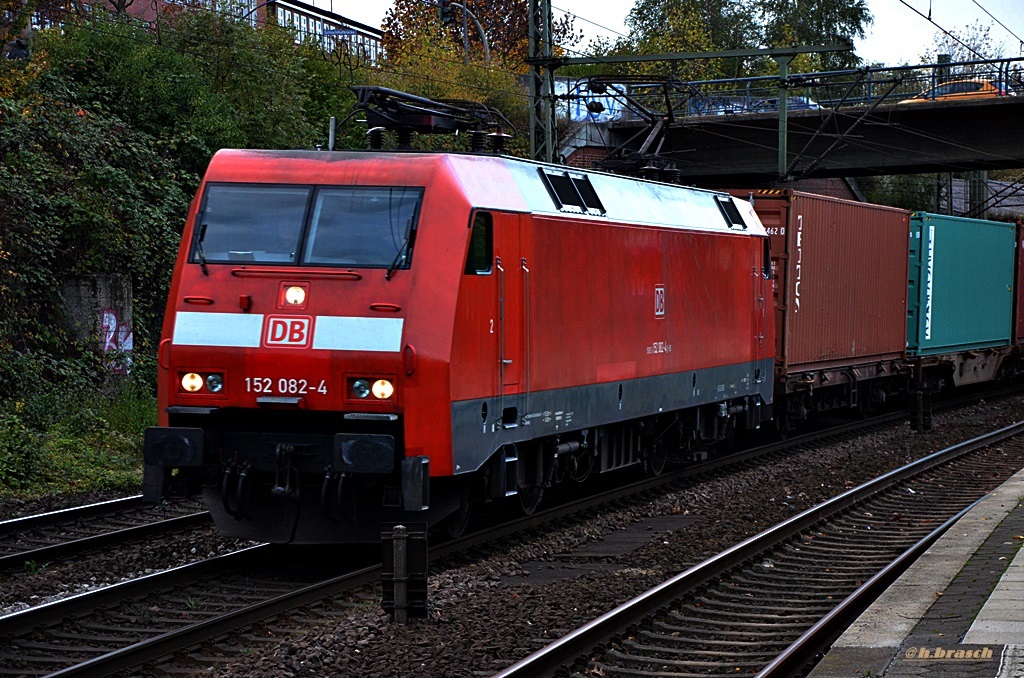 152 082-4 ist am 01.11.14 mit einen kastenzug durch hh-harburg gefahren