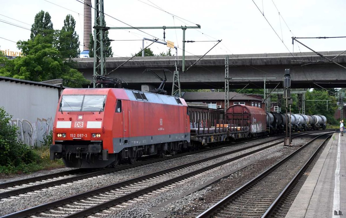 152 087-3 fuhr mit einen mischer durch hh-harburg,04.08.20