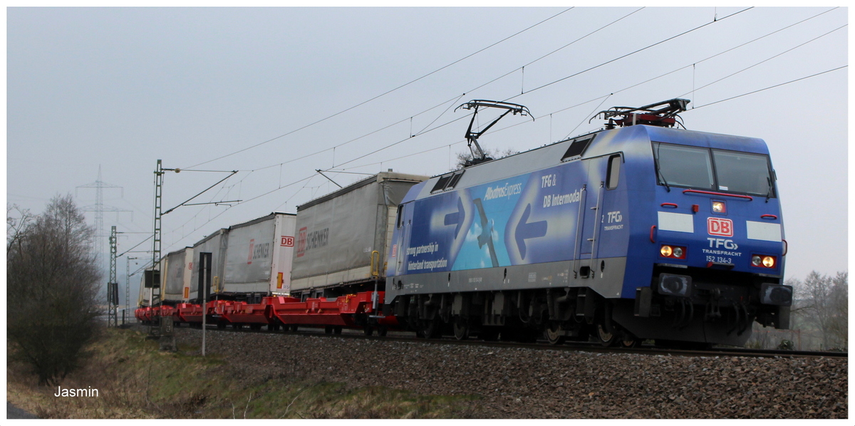 152 134  Albatros  mit Güterzug am 21.03.15 in Kerzell