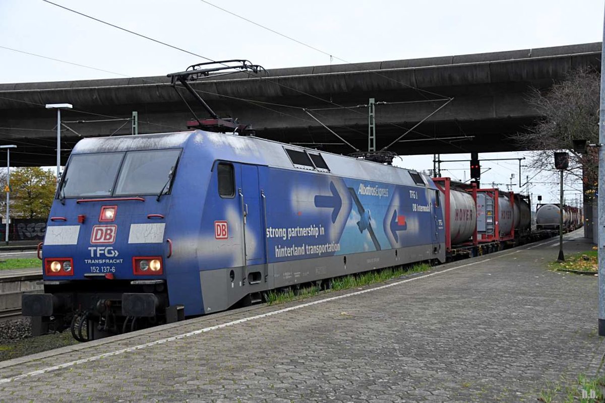 152 137-6 zog einen containerzug durch hh-harburg,18.11.20