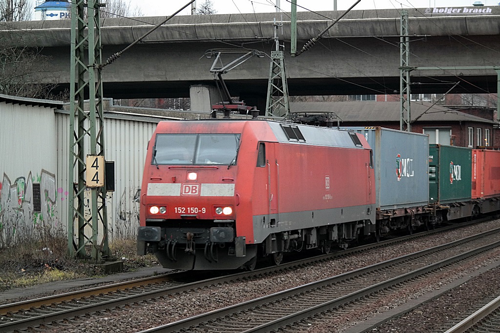 152 150-9 fuhr mit einen intermodal am 17.12.13 durch hh-harburg