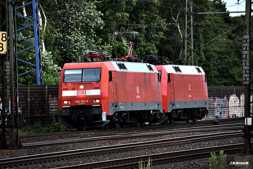 152 151-7 und 152 103-8 fuhren als lokzug durch hh-harburg,10.06,16