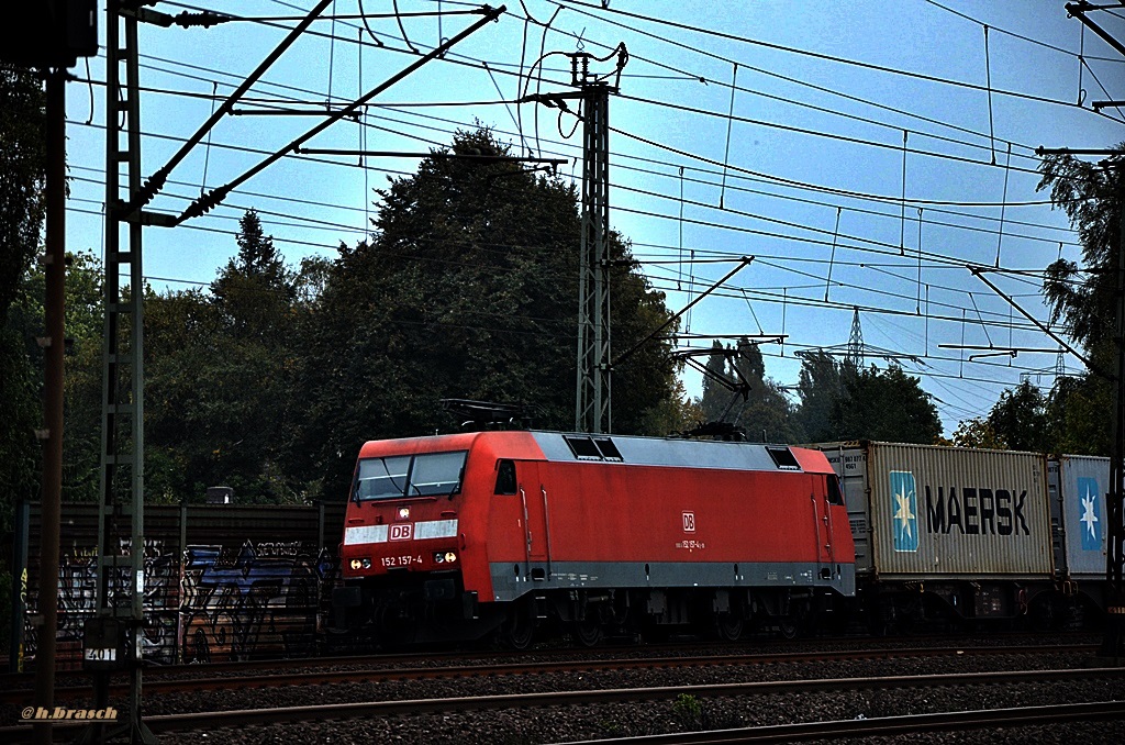 152 157-4 ist am 30.09.14 mit einen containerzug durch hh-harburg gefahren