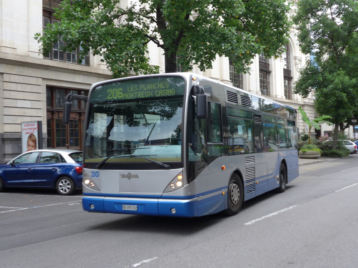 (154'387) - VMCV Clarens - Nr. 30/VD 395'232 - Van Hool am 23. August 2014 beim Bahnhof Montreux