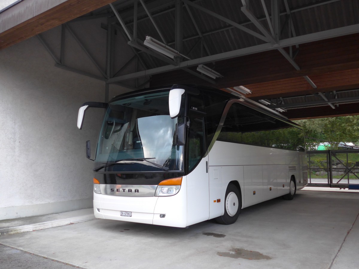 (154'718) - Hugi's Fahrschule, Regensdorf - ZH 67'963 - Setra am 30. August 2014 in Meiringen, Balm