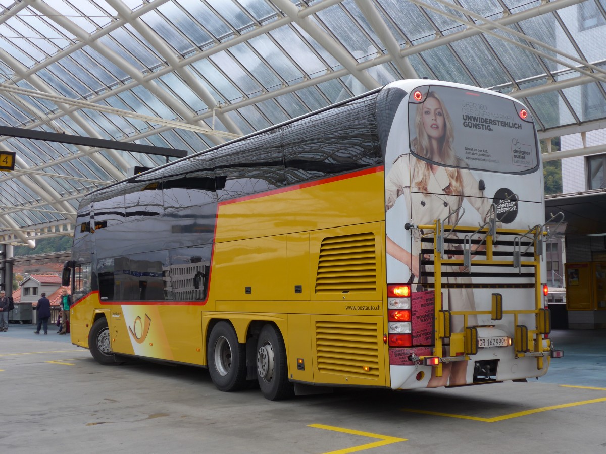 (154'924) - PostAuto Graubnden - GR 162'999 - Neoplan am 13. September 2014 in Chur, Postautostation