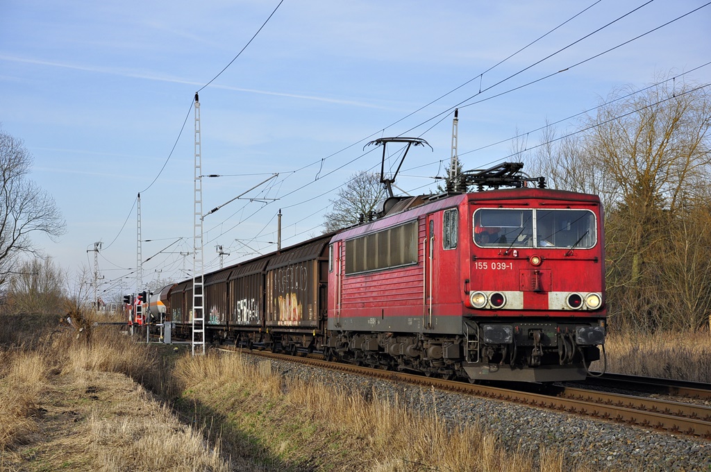 155 039 bringt am 16.02.2019 den EZ 51108 von Rostock Seehafen nach Maschen Rbf. 