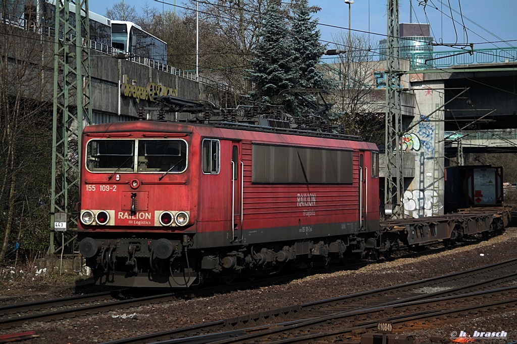 155 109-2 zog einen intermodal am 27.03.14 durch hh-harburg