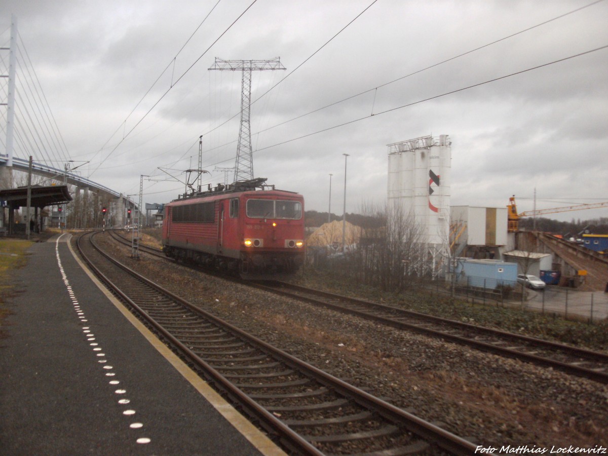 155 212-4 Durchfuhr den Bahnhof Stralsund Rügendamm in Richtung Greifswald am 8.1.14