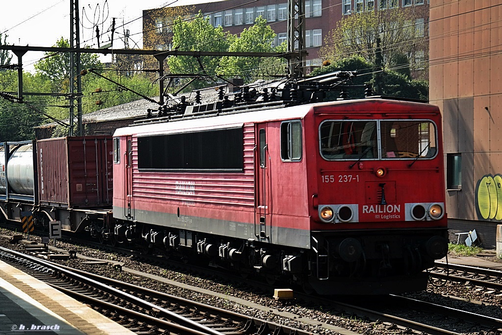 155 237-1 ist mit einen schachtelzug durch hh-harburg gefahren,datum 22.04.14