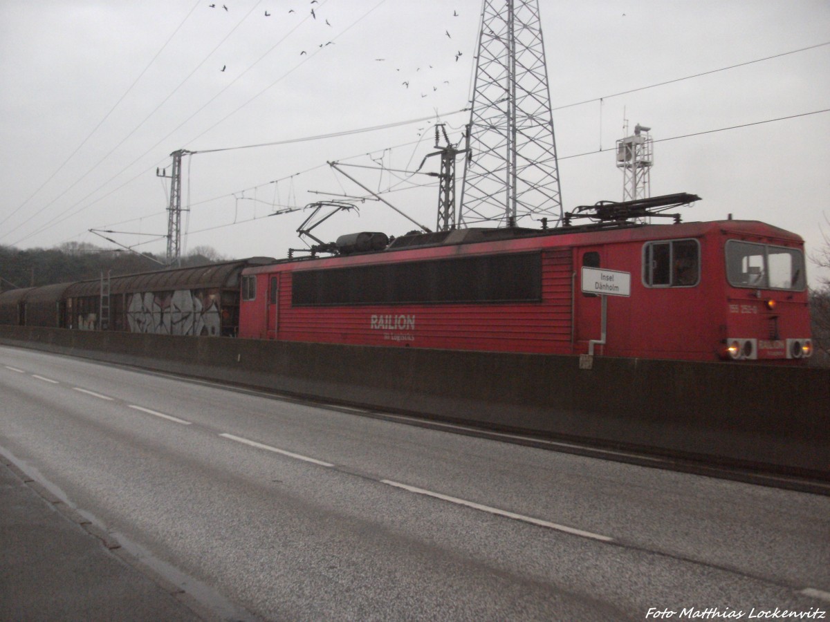 155 252-0 mit einem üterzug mit ziel Seddin bei der Durchfahrt aufm Dänholm am 14.1.14