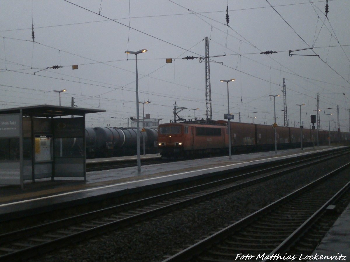 155 XXX durchfhrt mit einem Gterzu den Bahnhof Grokorbetha am 22.1.15