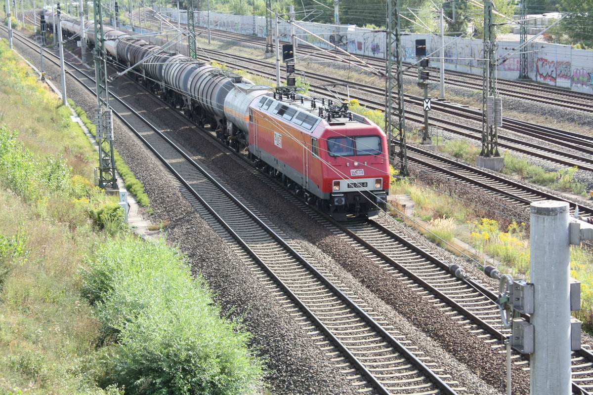 156 002 der MEG mit einem Gterzug bei der durchfahrt in Halle-Sd am 21.8.19