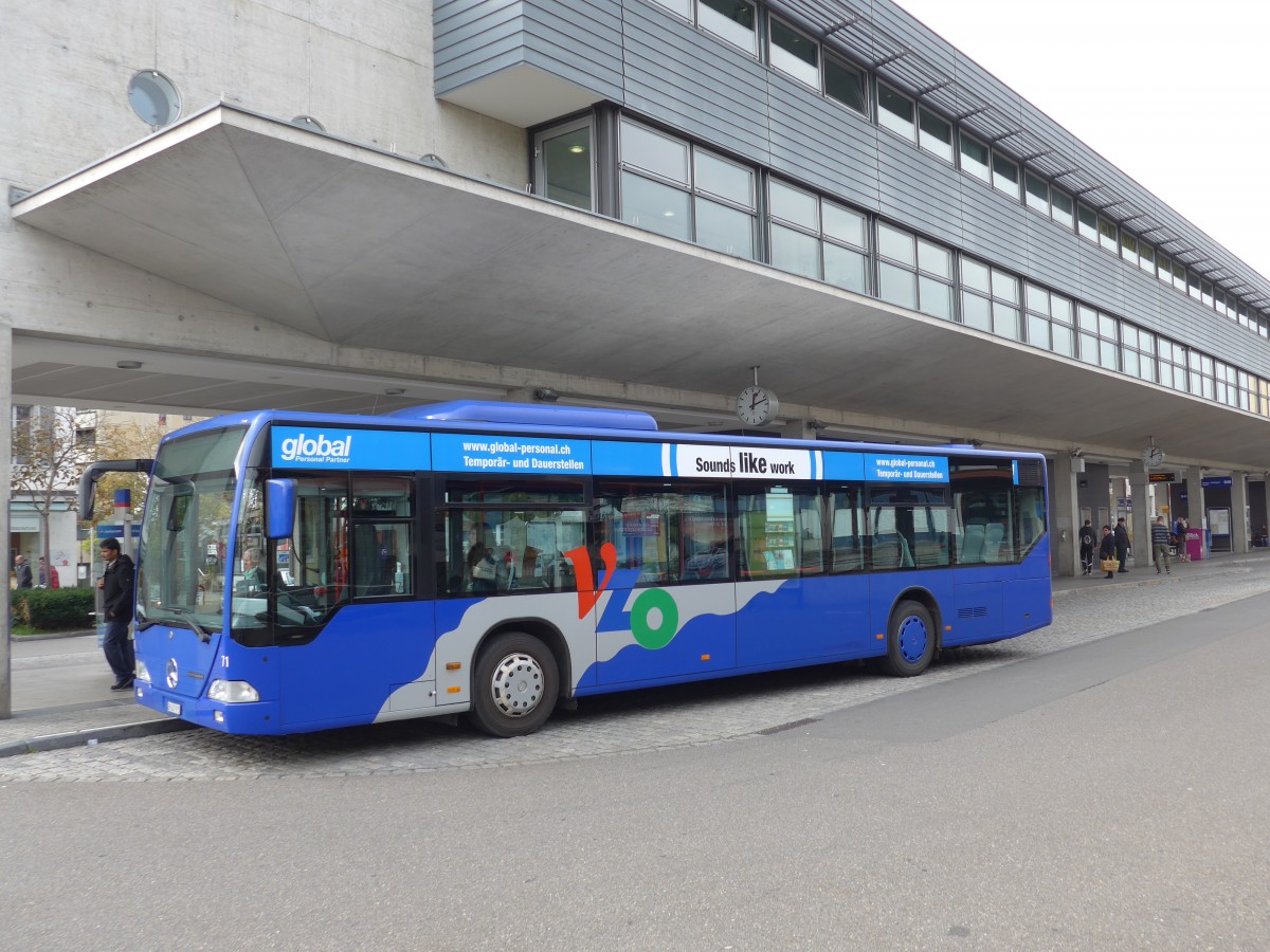 (156'230) - VZO Grningen - Nr. 71/ZH 567'971 - Mercedes am 28. Oktober 2014 beim Bahnhof Uster